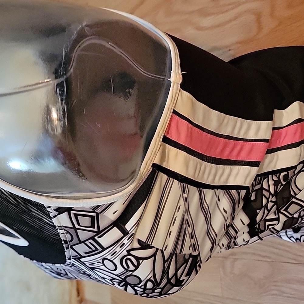 Top - Picture 4 of 7